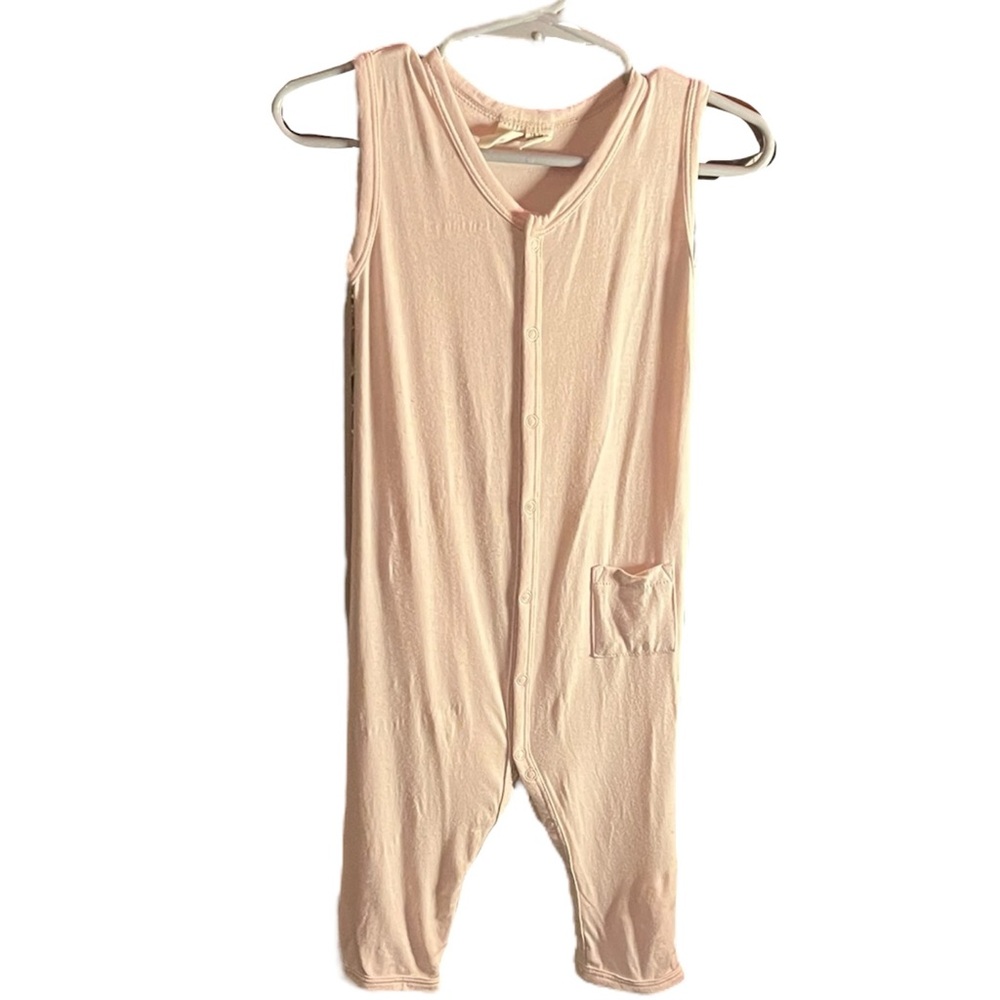 Kyte baby romper with snaps and pocket in blush